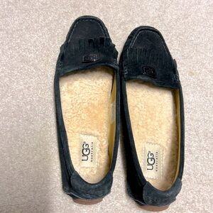 UGG Black Suede Shearling Lined Kilt Loafers Size 7 S/N 1949